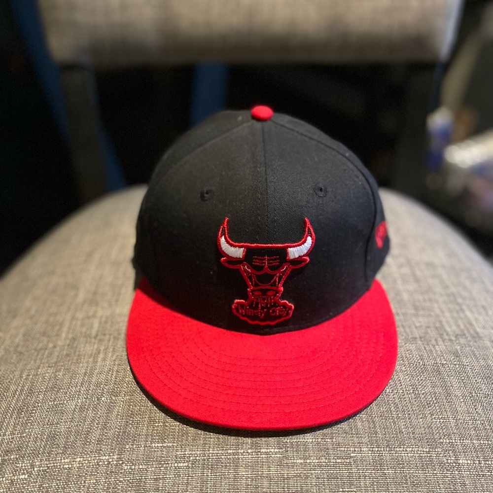 Chicago Bulls Black and Red Snap back 2015 New w/OG tag sticker.